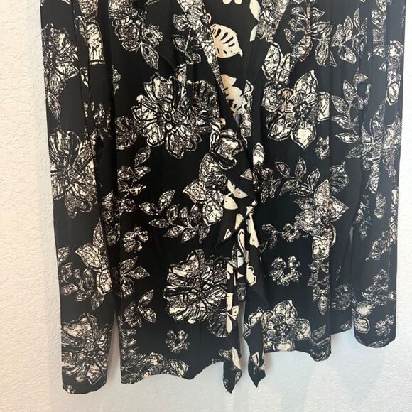 Chico’s Travelers Black Cream Floral Open Front Ruffle Cardigan - Size XL - EUC - Picture 3 of 7